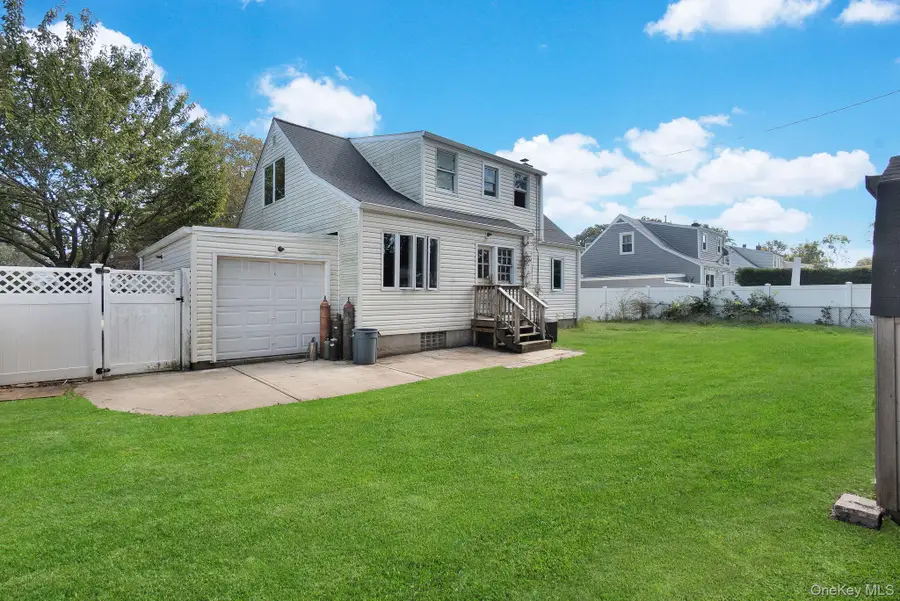 355 Sylvan Lane, Westbury, NY 11590 - Image #3