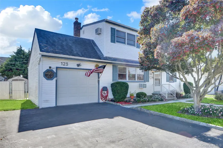 123 Cottage Boulevard, Hicksville, NY 11801 - Image #2