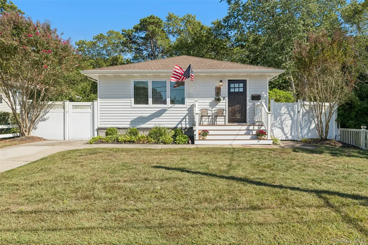 19 Salem Street, Islip Terrace, NY 11752 - Image #1