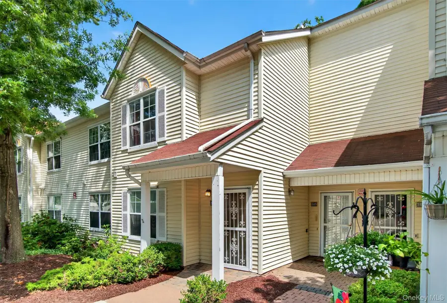 307 Gazebo Court, New Windsor, NY 12553 - Image #2