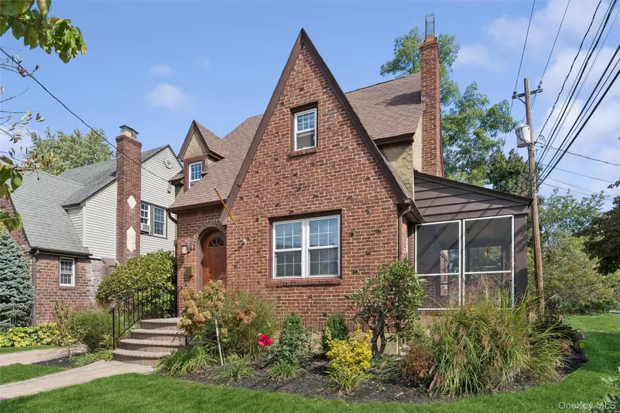 9 Troy Place, Merrick, NY 11566 - Image #2