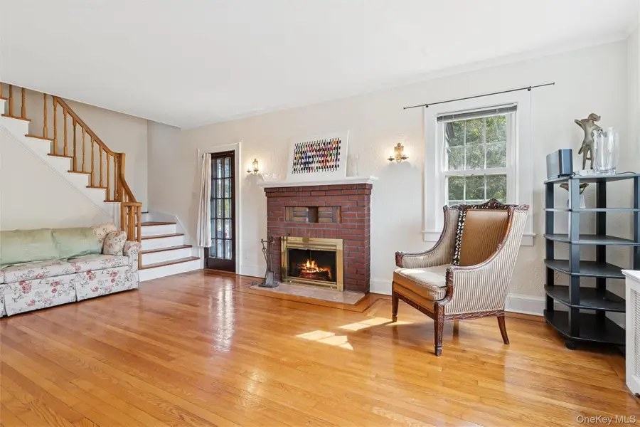 9 Troy Place, Merrick, NY 11566 - Image #3