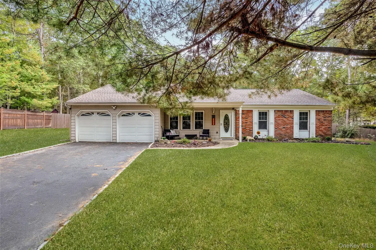 11 Cobblestone Drive, Ridge, NY 11961 - Image #1