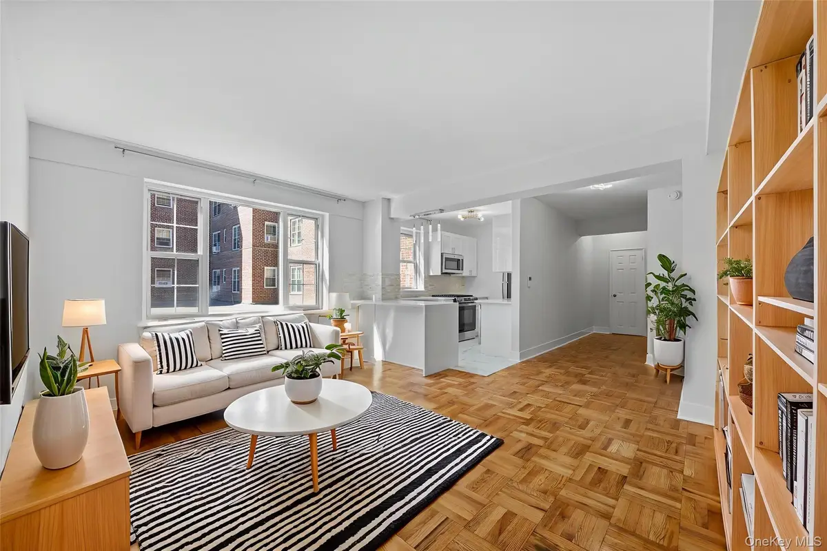 230 Pelham Road #1O, New Rochelle, NY 10805 - Image #1