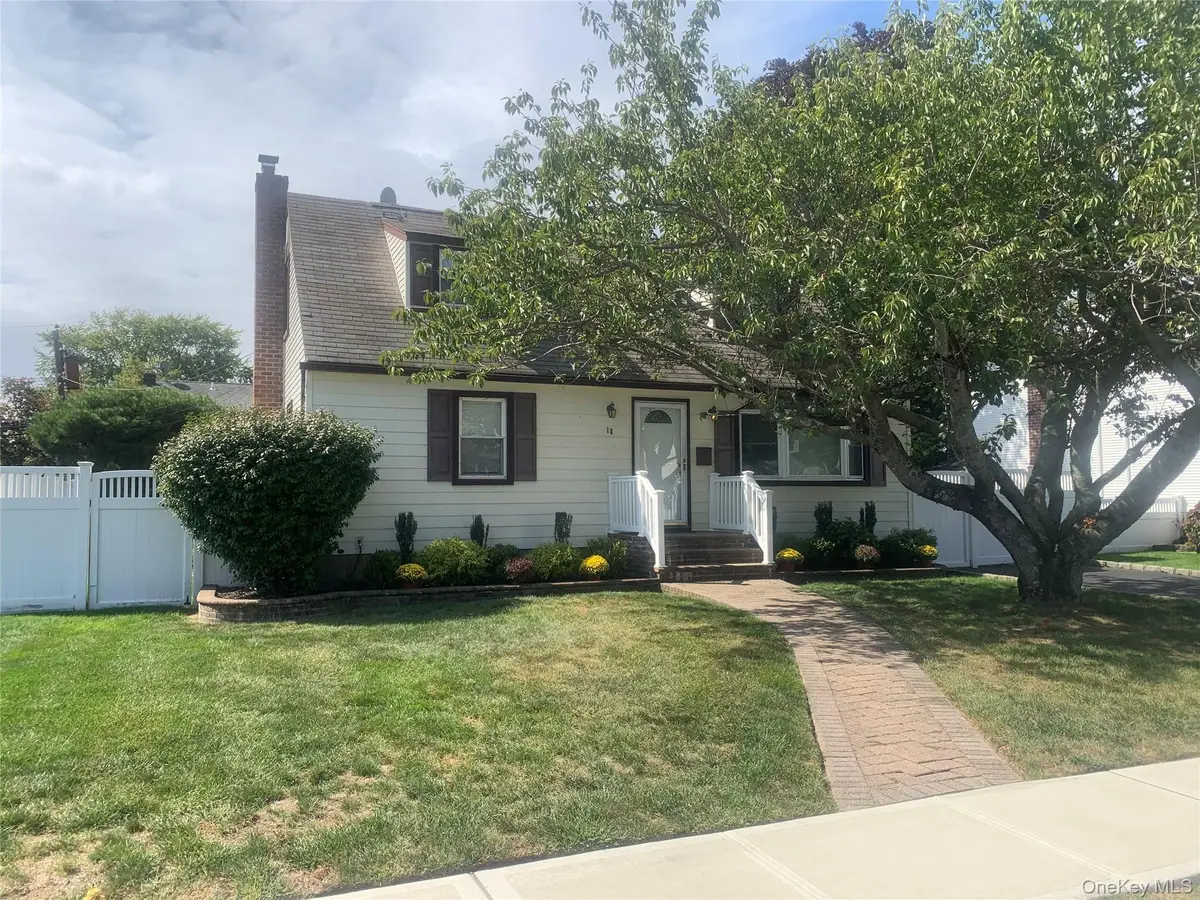 18 Hitchcock Lane, Farmingdale, NY 11735 - Image #1