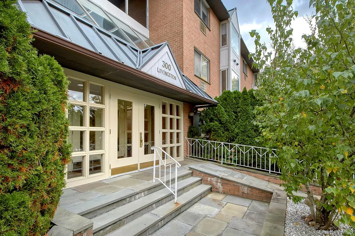 300 Livingston Avenue #2D, Mamaroneck, NY 10543 - Image #1