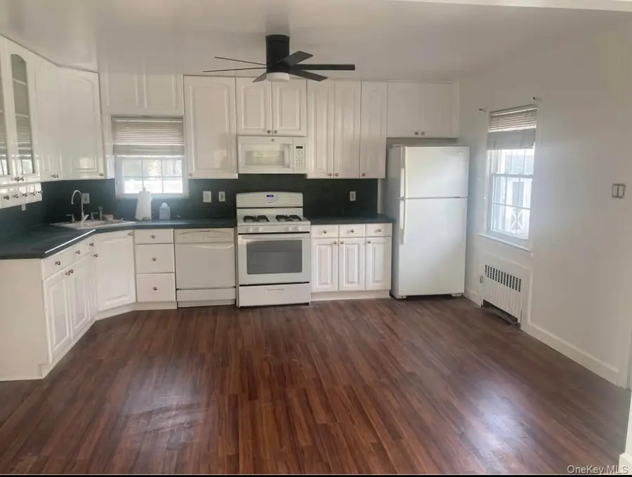 211 Mineola Avenue, Carle Place, NY 11514 - Image #3