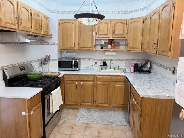 7818 65th Street, Glendale, NY 11385 - Image #2