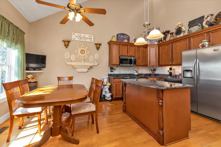 145 Maya Circle, Central Islip, NY 11722 - Image #2