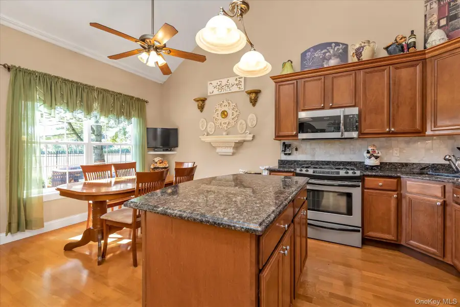 145 Maya Circle, Central Islip, NY 11722 - Image #3