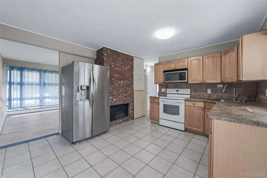 71 Chimney Lane, Levittown, NY 11756 - Image #2