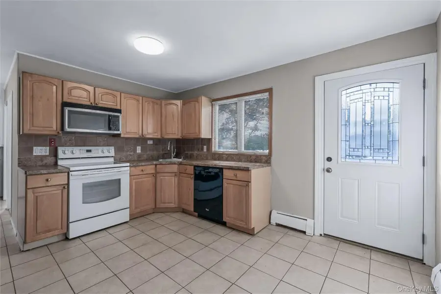 71 Chimney Lane, Levittown, NY 11756 - Image #3