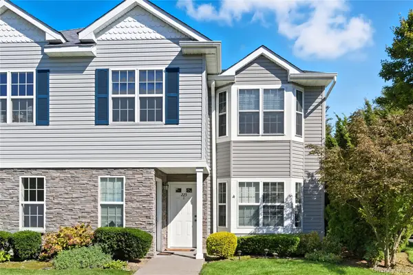 224 Medea Way #224, Central Islip, NY 11722