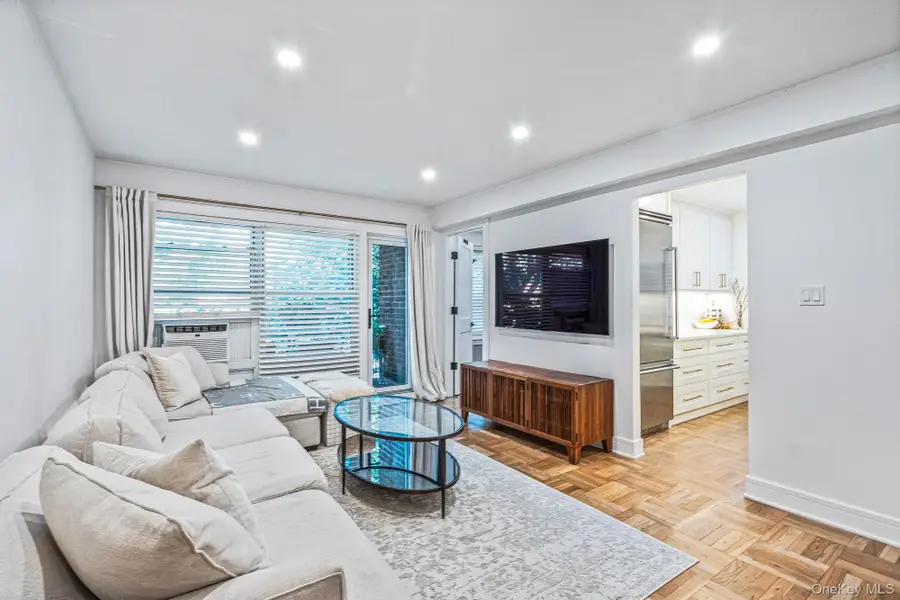 40 Schenck Avenue #1L, Great Neck, NY 11021 - Image #3