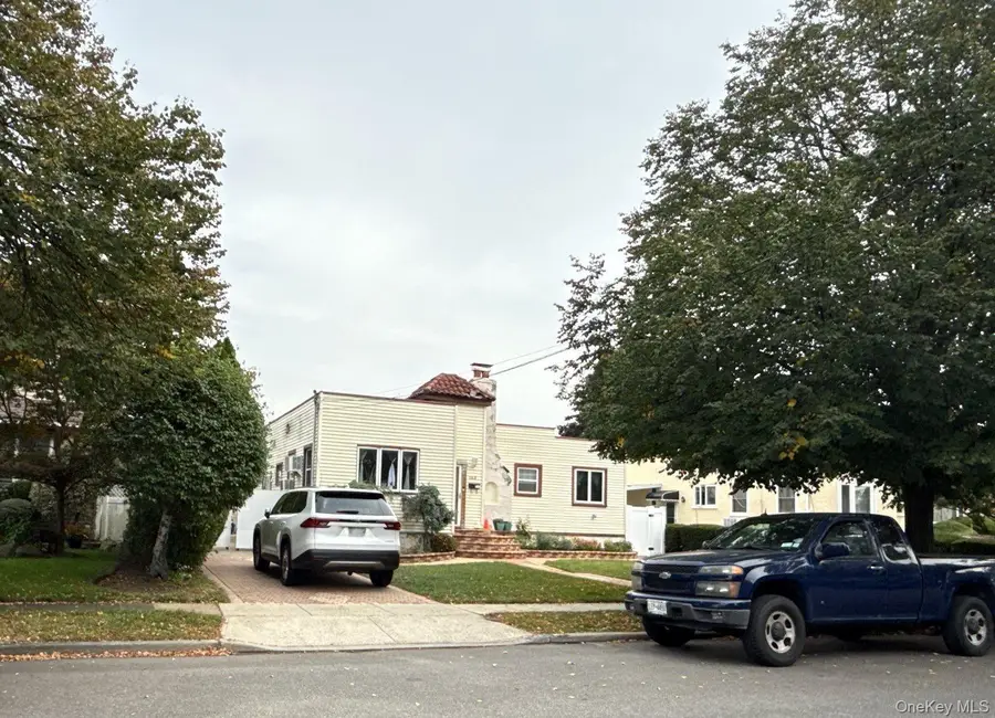 163 Wynsum Avenue, Merrick, NY 11566 - Image #2