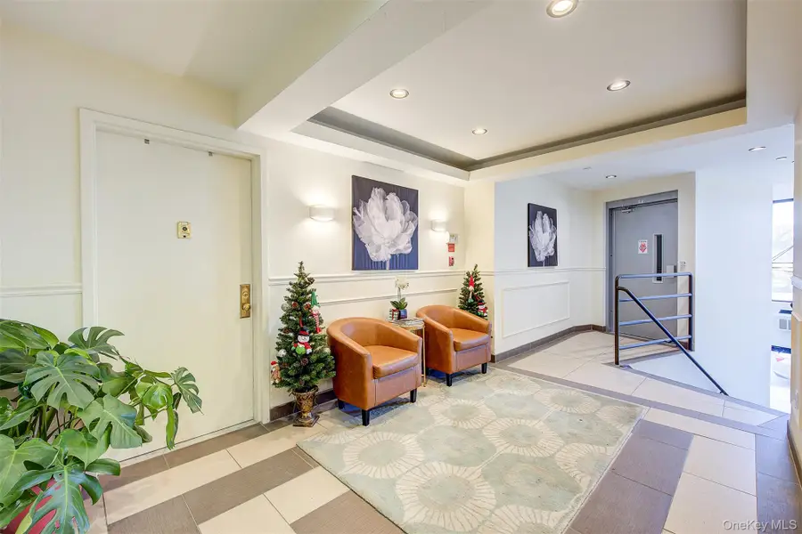 13546 Grand Central Parkway #4C, Briarwood, NY 11435 - Image #3