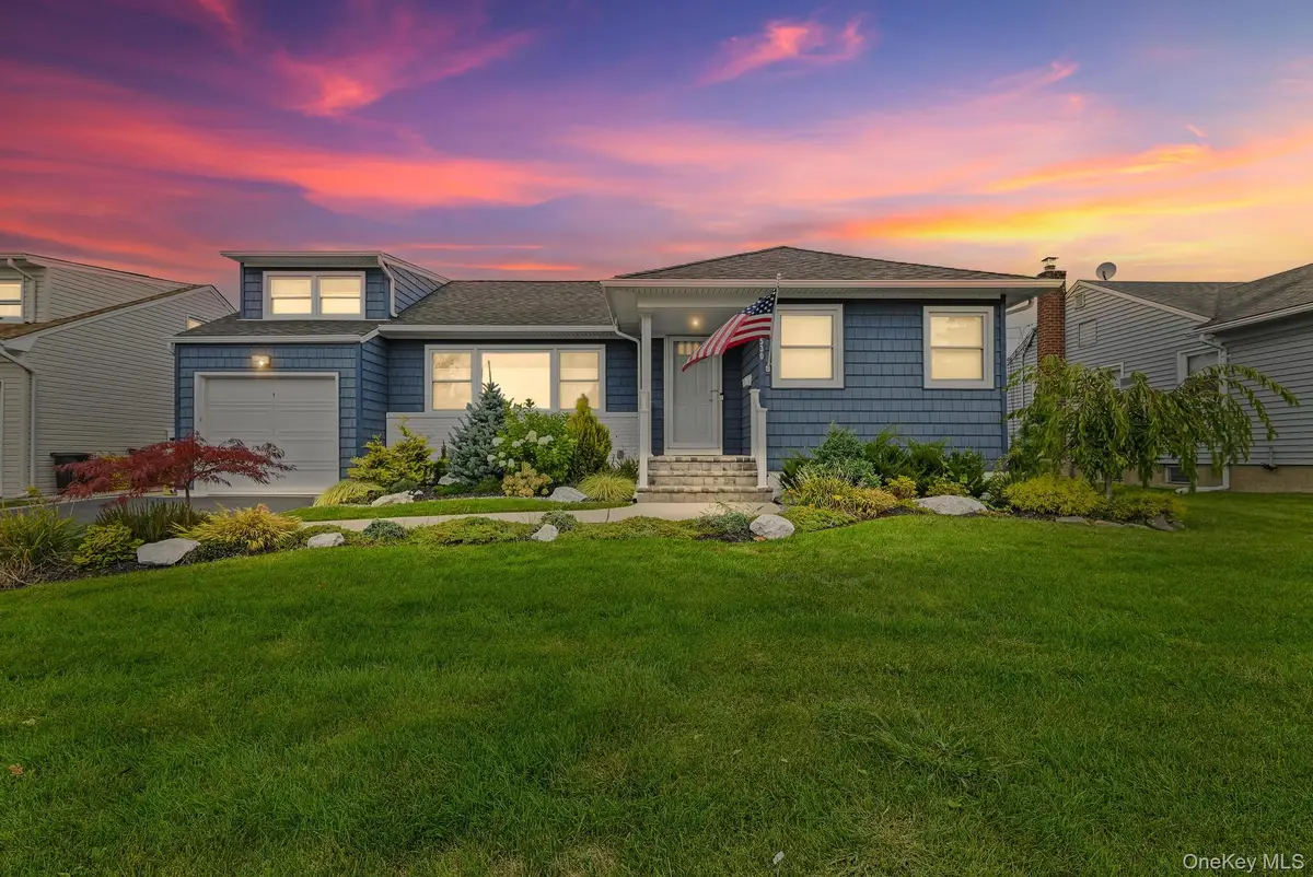 530 N Hawthorne Street, Massapequa, NY 11758 - Image #1