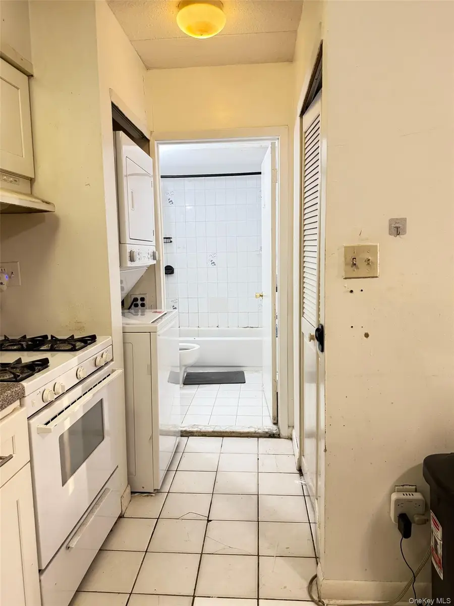 43-04 158 Street #3E, Flushing, NY 11358 - Image #3