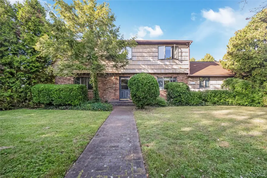 1 Wunaquit Drive, Bayville, NY 11709 - Image #2