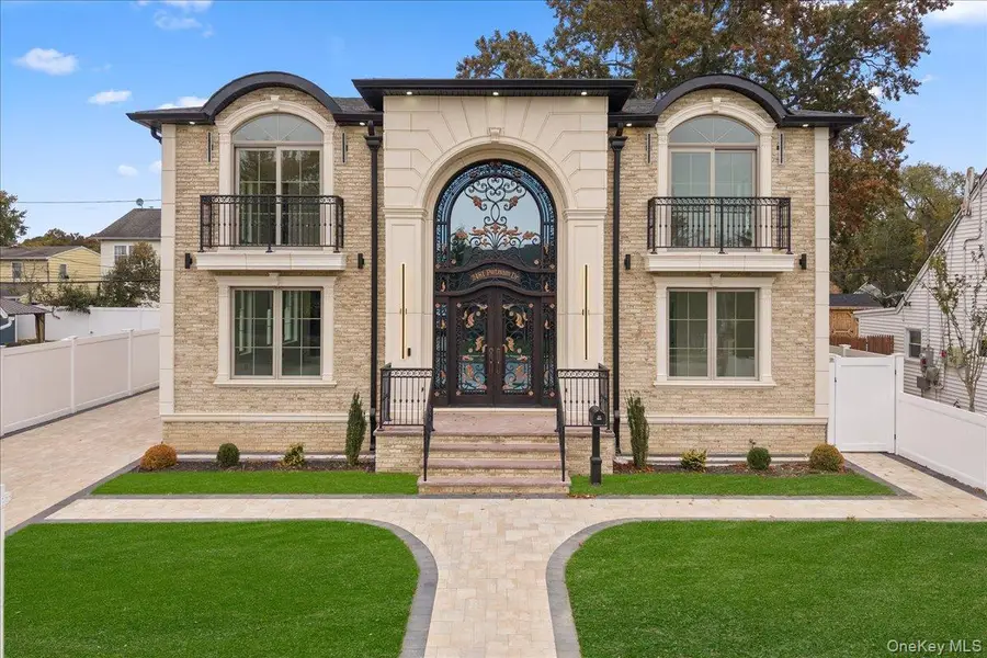 2481 Putnam Drive, East Meadow, NY 11554 - Image #2