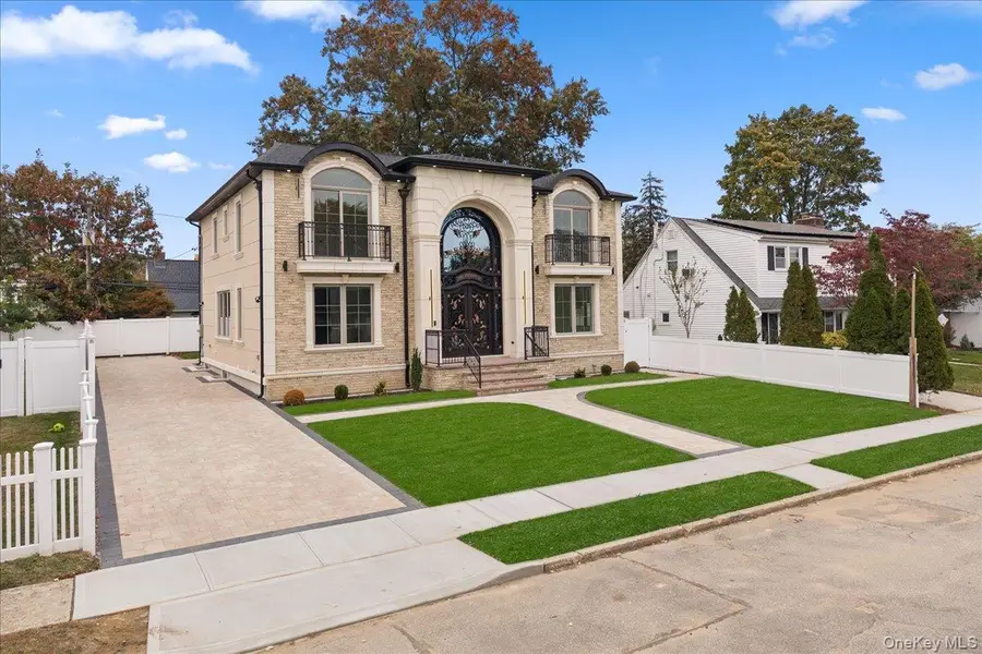 2481 Putnam Drive, East Meadow, NY 11554 - Image #3