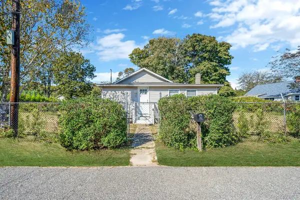 15 Sayville Road, Mastic Beach, NY 11951