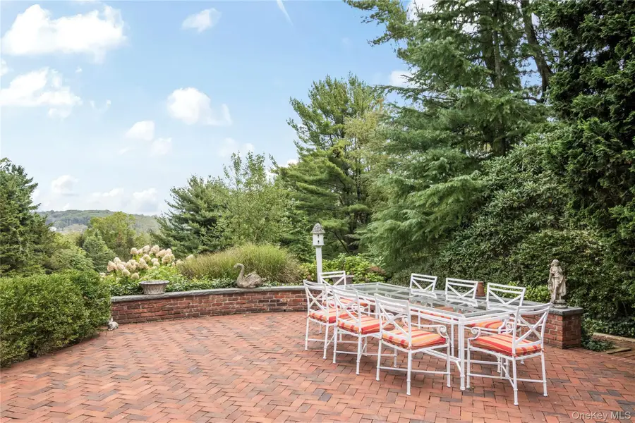 1276 Ridge Road, Laurel Hollow, NY 11791 - Image #3