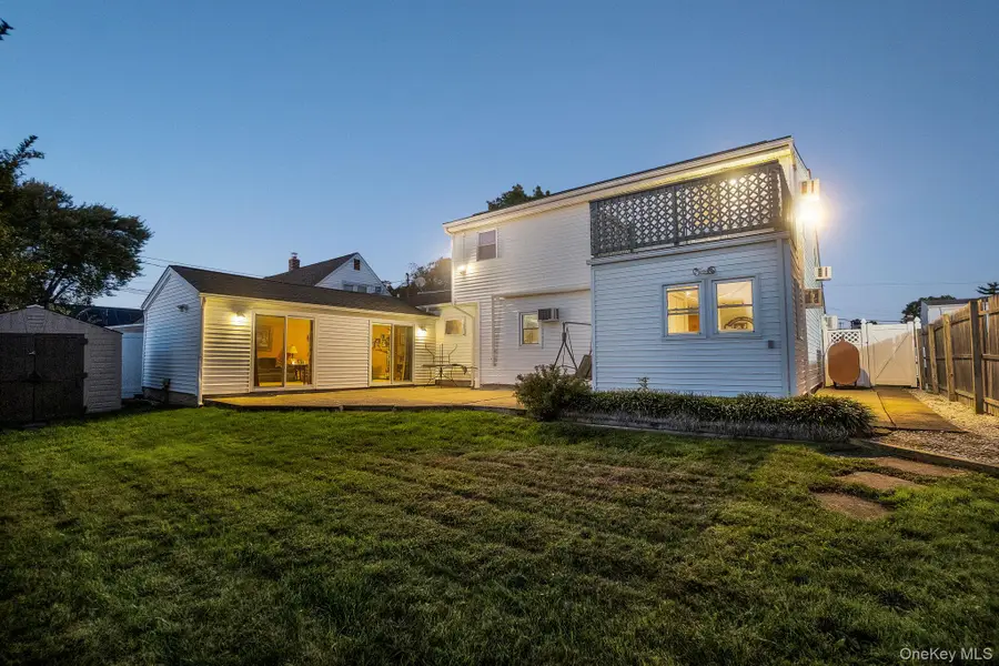 179 Swan Lane, Levittown, NY 11756 - Image #3