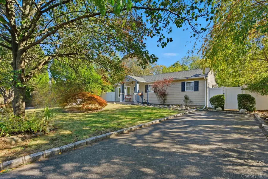 1537 N Thompson Drive, Bay Shore, NY 11706 - Image #3