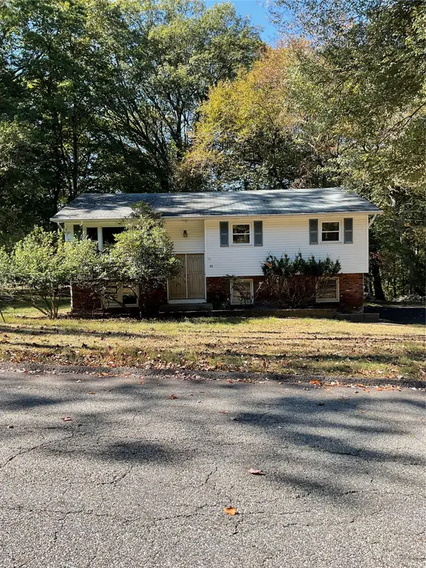 13 Thomsen Drive, Airmont, NY 10952