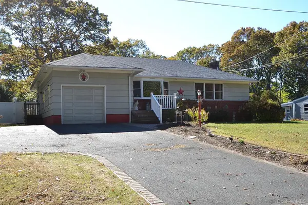 50 Tuscala Street, Selden, NY 11784