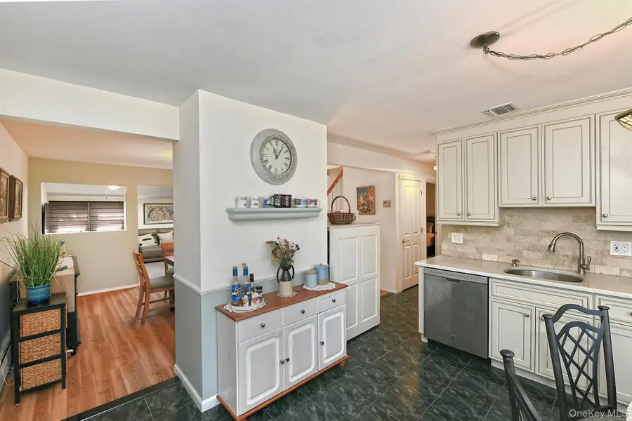 114 Twig Lane, Levittown, NY 11756 - Image #3