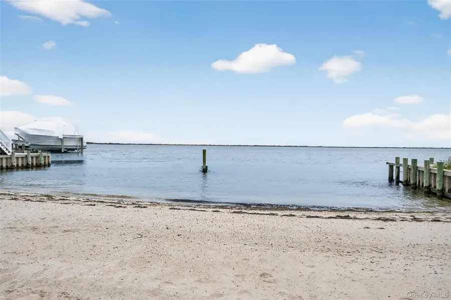 88 Bayview Avenue W, Lindenhurst, NY 11757 - Image #2