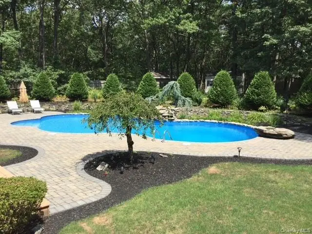 3 Farmhouse Drive, Ridge, NY 11961 - Image #3