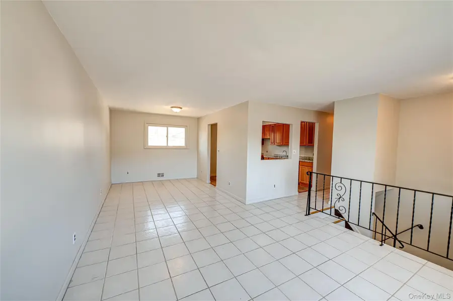 635 S Wellwood Avenue, Lindenhurst, NY 11757 - Image #2