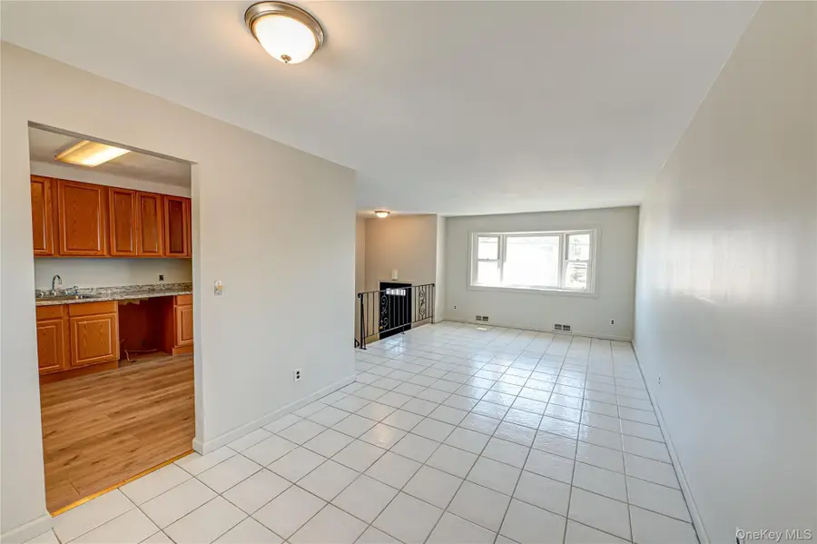 635 S Wellwood Avenue, Lindenhurst, NY 11757 - Image #3