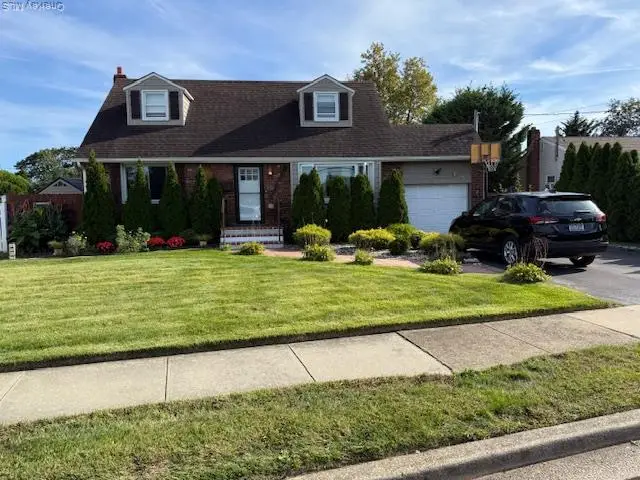 28 Lockwood Avenue, Farmingdale, NY 11735 - Image #1