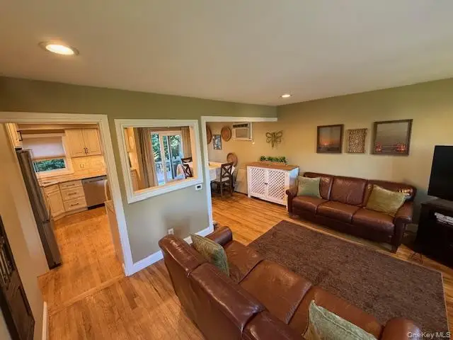 28 Lockwood Avenue, Farmingdale, NY 11735 - Image #3