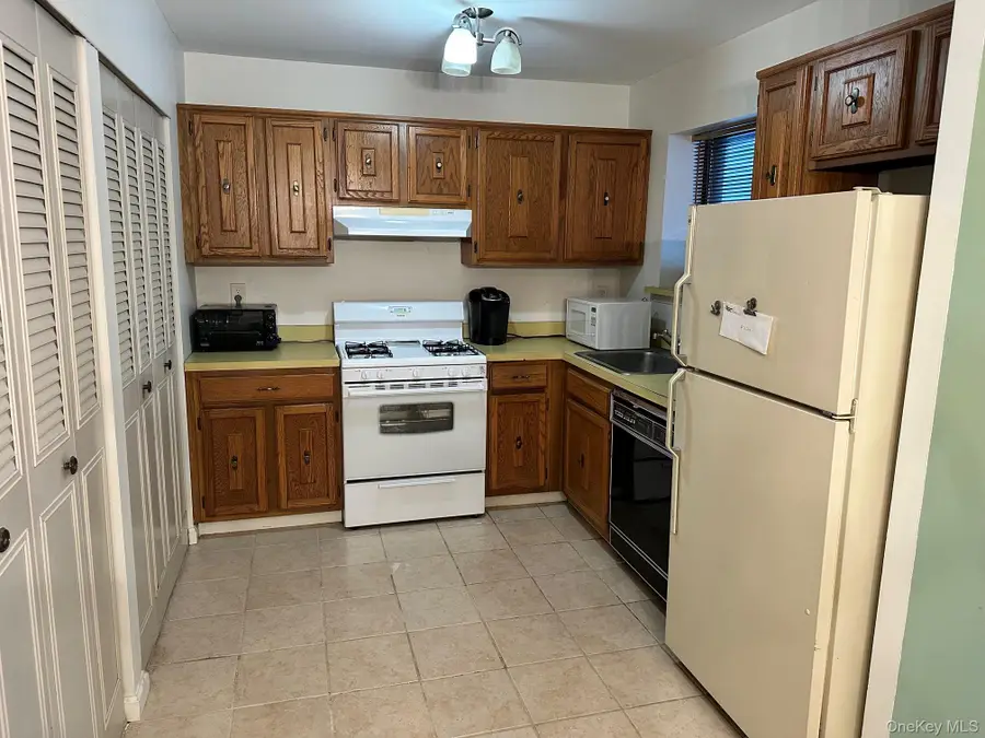 229 Feller Drive, Central Islip, NY 11722 - Image #3