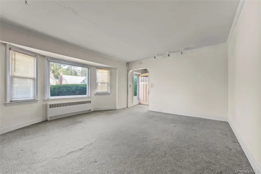 208 Dogwood Road, Valley Stream, NY 11580 - Image #2