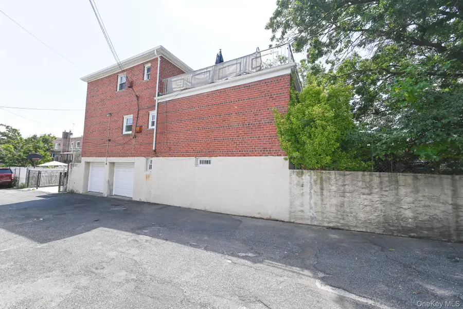 8223 Caldwell Avenue, Middle Village, NY 11379 - Image #3