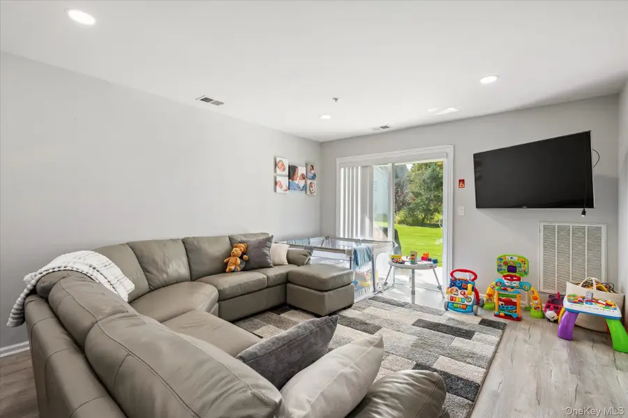 26 Lorien Place, Melville, NY 11747 - Image #3