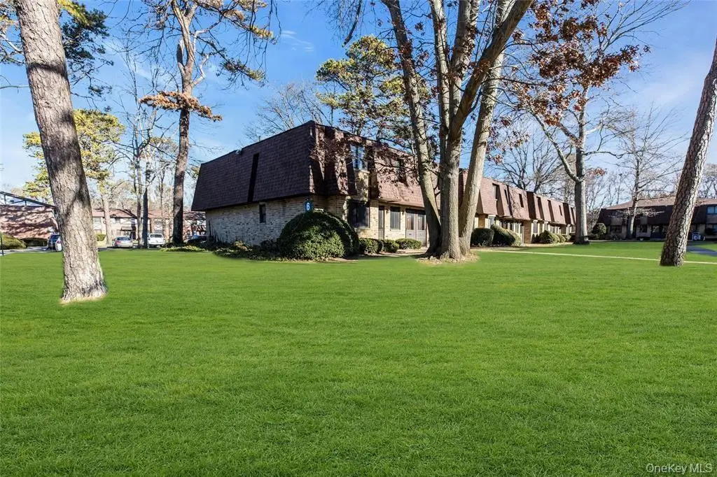 33 Newbrook Lane #33, Bay Shore, NY 11706 - Image #1