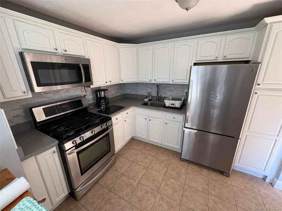 33 Newbrook Lane #33, Bay Shore, NY 11706 - Image #2