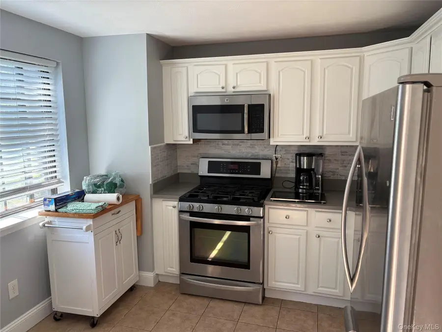 33 Newbrook Lane #33, Bay Shore, NY 11706 - Image #3