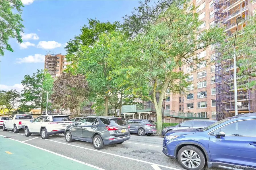 6120 Grand Central Parkway #B605, Forest Hills, NY 11375 - Image #2