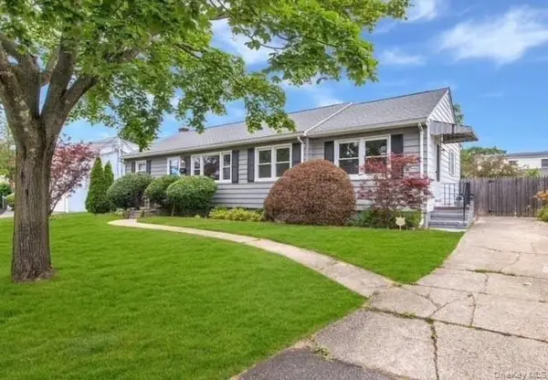 165 Tremont Road, Lindenhurst, NY 11757