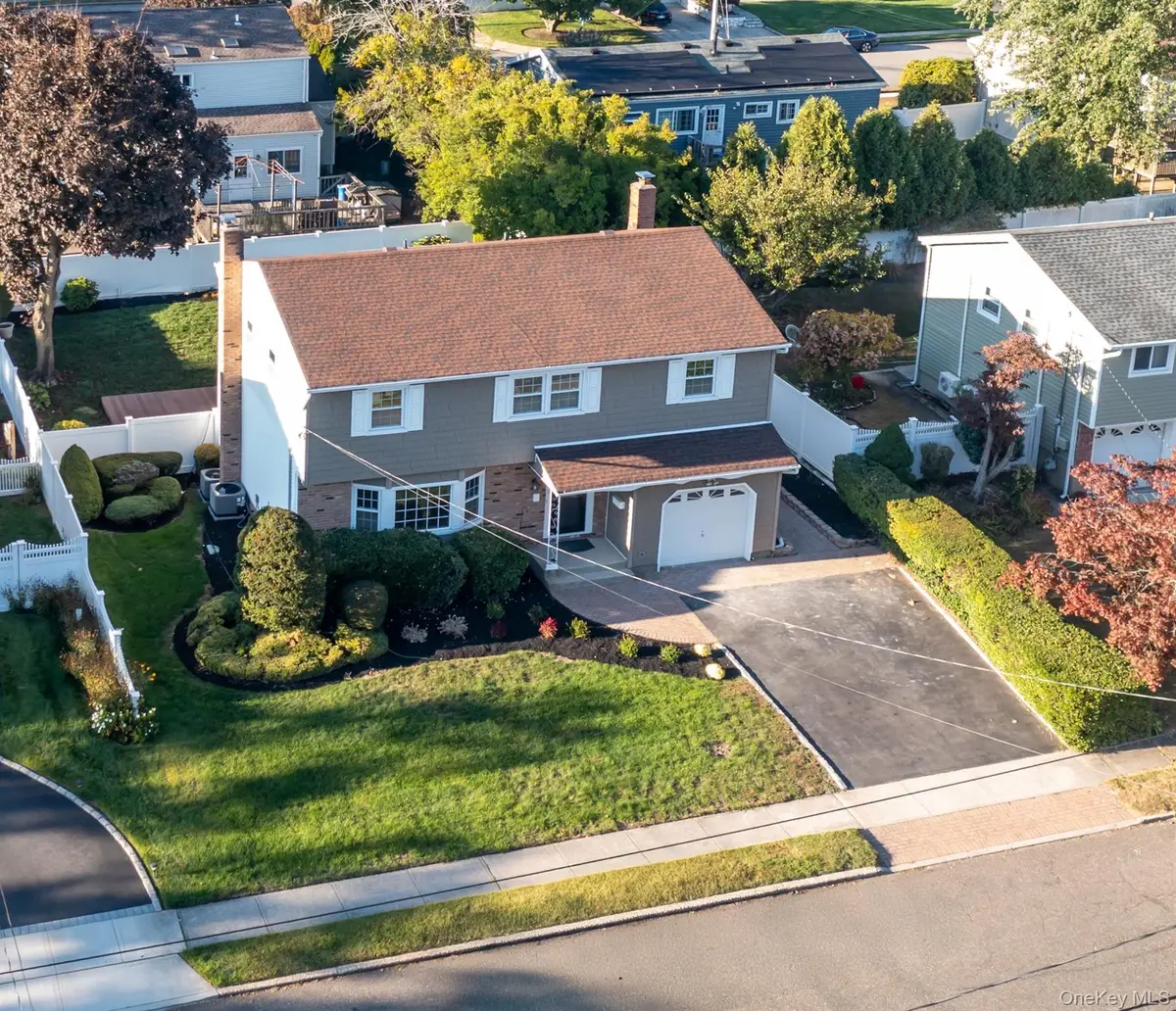 123 Erlanger Boulevard, North Babylon, NY 11703 - Image #1