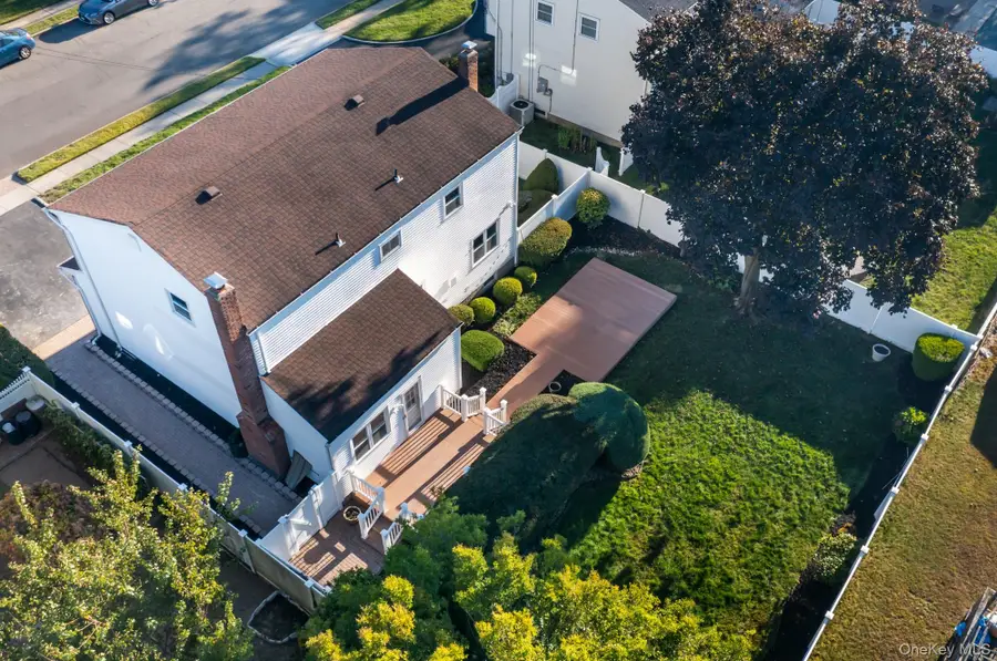 123 Erlanger Boulevard, North Babylon, NY 11703 - Image #2