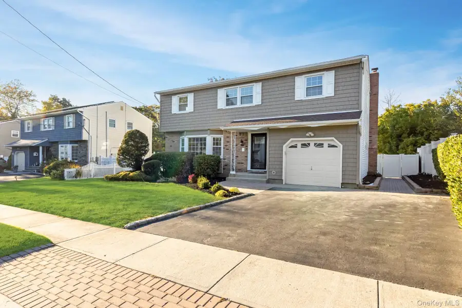 123 Erlanger Boulevard, North Babylon, NY 11703 - Image #3